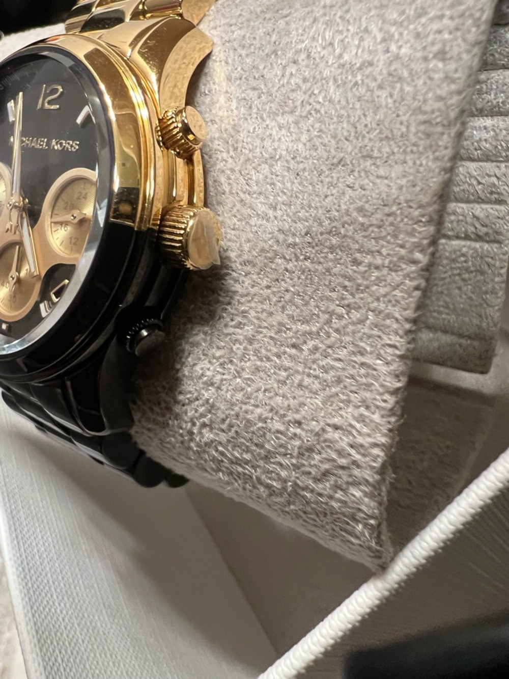 MICHAEL KORS Runway Two-Tone Watch And Cooper Saffiano Leather Billfold Wallet - Picture 4 of 10